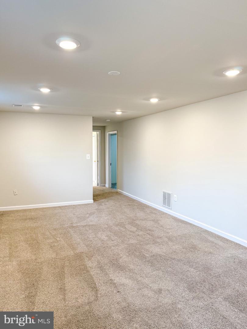 9212 LANDGREEN ST, MANASSAS, Virginia 20110, 4 Bedrooms Bedrooms, 6 Rooms Rooms,2 BathroomsBathrooms,Residential,For sale,9212 LANDGREEN ST,VAMN2009730 MLS # VAMN2009730