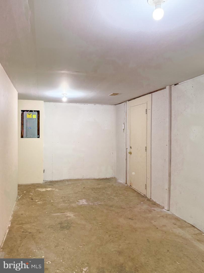 9212 LANDGREEN ST, MANASSAS, Virginia 20110, 4 Bedrooms Bedrooms, 6 Rooms Rooms,2 BathroomsBathrooms,Residential,For sale,9212 LANDGREEN ST,VAMN2009730 MLS # VAMN2009730