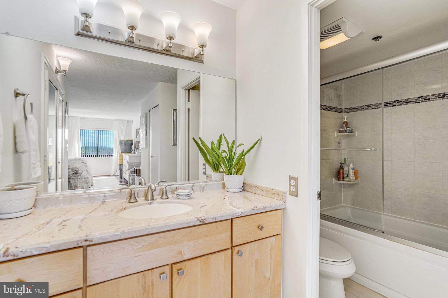 1600 N OAK ST #1521, ARLINGTON, Virginia 22209, 2 Bedrooms Bedrooms, ,2 BathroomsBathrooms,Residential,For sale,1600 N OAK ST #1521,VAAR2066338 MLS # VAAR2066338