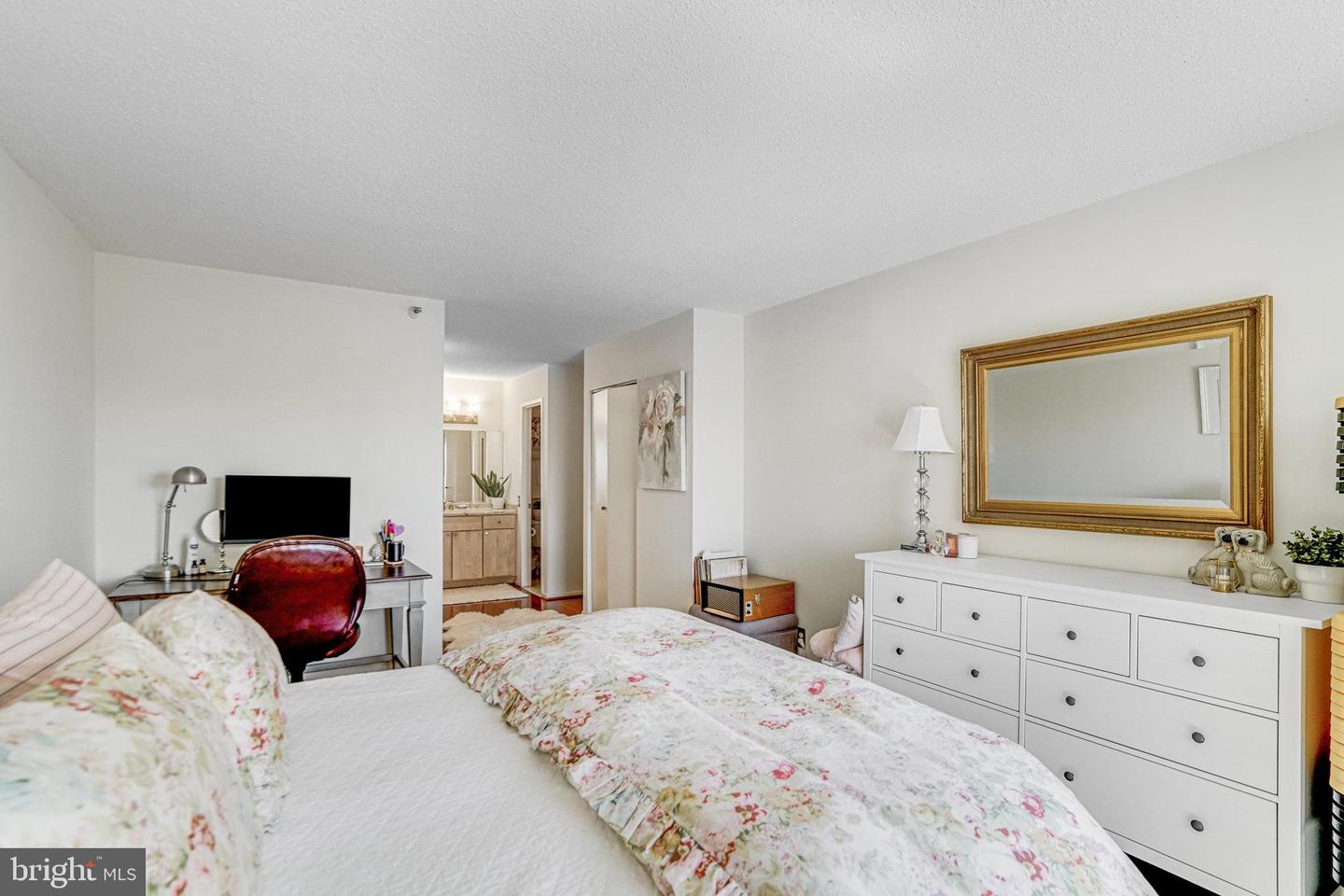 1600 N OAK ST #1521, ARLINGTON, Virginia 22209, 2 Bedrooms Bedrooms, ,2 BathroomsBathrooms,Residential,For sale,1600 N OAK ST #1521,VAAR2066338 MLS # VAAR2066338