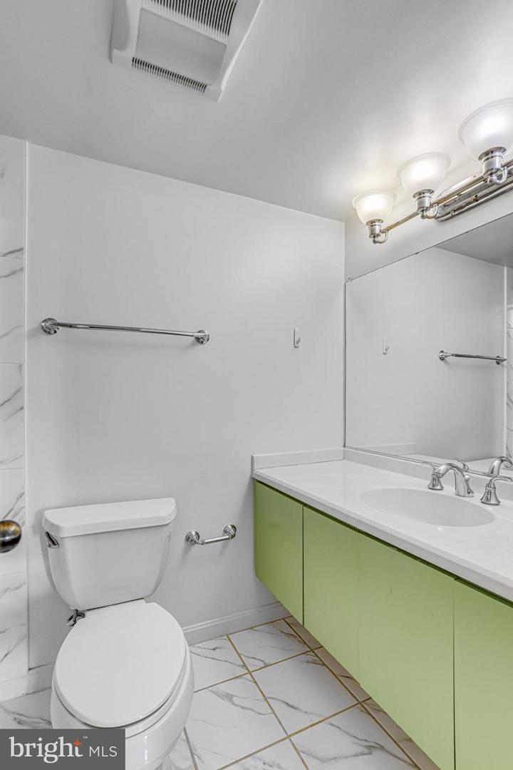 1600 N OAK ST #1521, ARLINGTON, Virginia 22209, 2 Bedrooms Bedrooms, ,2 BathroomsBathrooms,Residential,For sale,1600 N OAK ST #1521,VAAR2066338 MLS # VAAR2066338