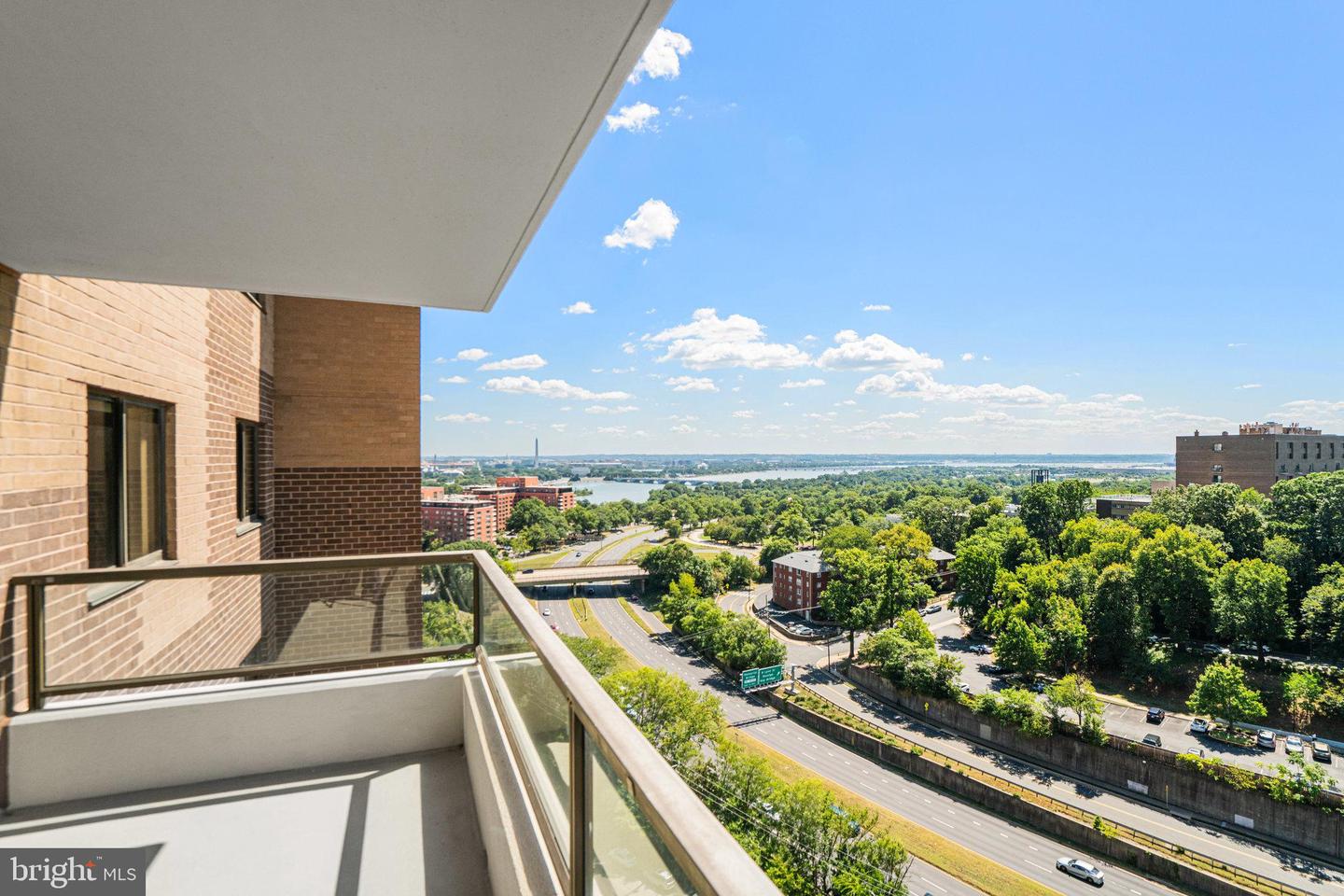 1600 N OAK ST #1521, ARLINGTON, Virginia 22209, 2 Bedrooms Bedrooms, ,2 BathroomsBathrooms,Residential,For sale,1600 N OAK ST #1521,VAAR2066338 MLS # VAAR2066338