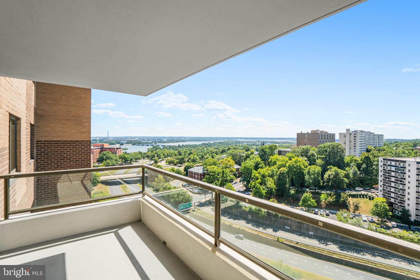 1600 N OAK ST #1521, ARLINGTON, Virginia 22209, 2 Bedrooms Bedrooms, ,2 BathroomsBathrooms,Residential,For sale,1600 N OAK ST #1521,VAAR2066338 MLS # VAAR2066338