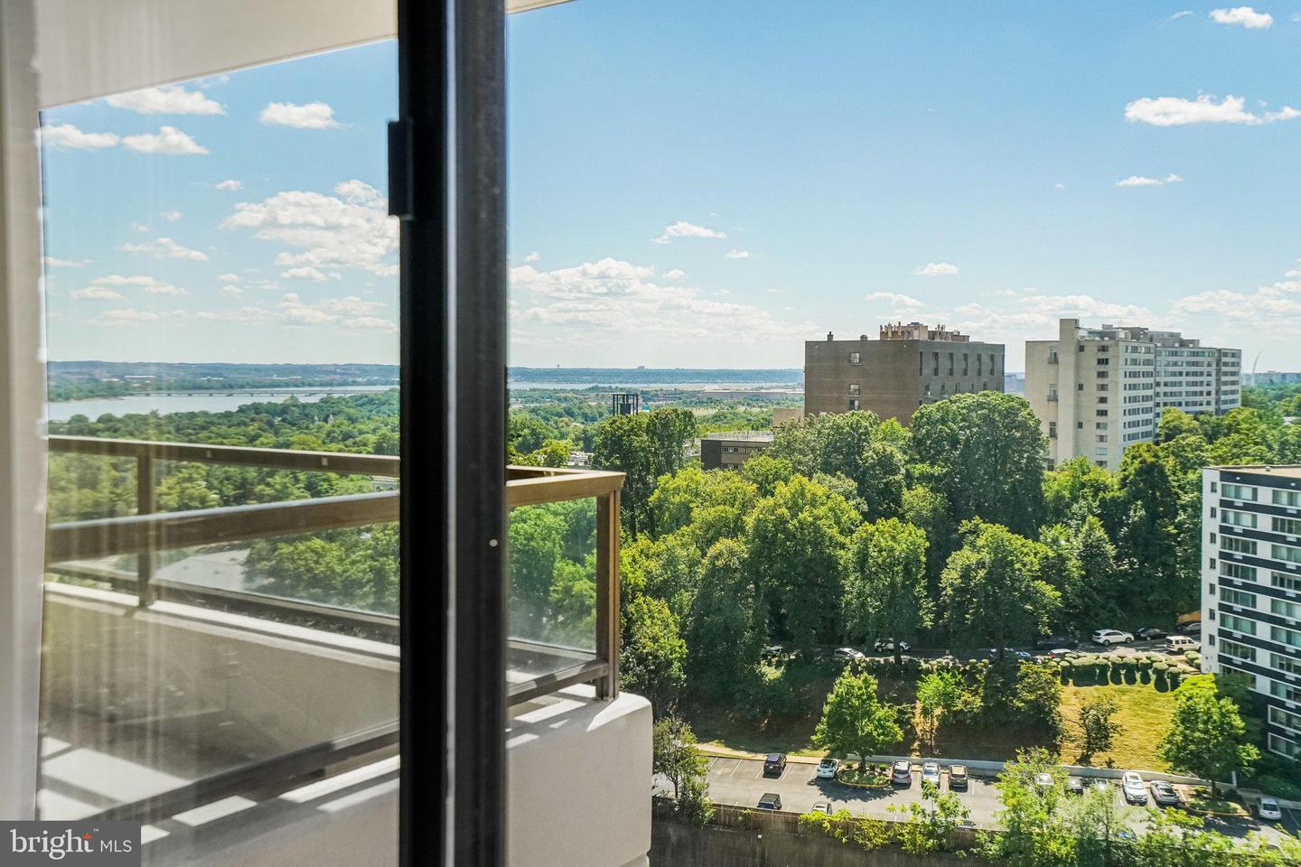 1600 N OAK ST #1521, ARLINGTON, Virginia 22209, 2 Bedrooms Bedrooms, ,2 BathroomsBathrooms,Residential,For sale,1600 N OAK ST #1521,VAAR2066338 MLS # VAAR2066338