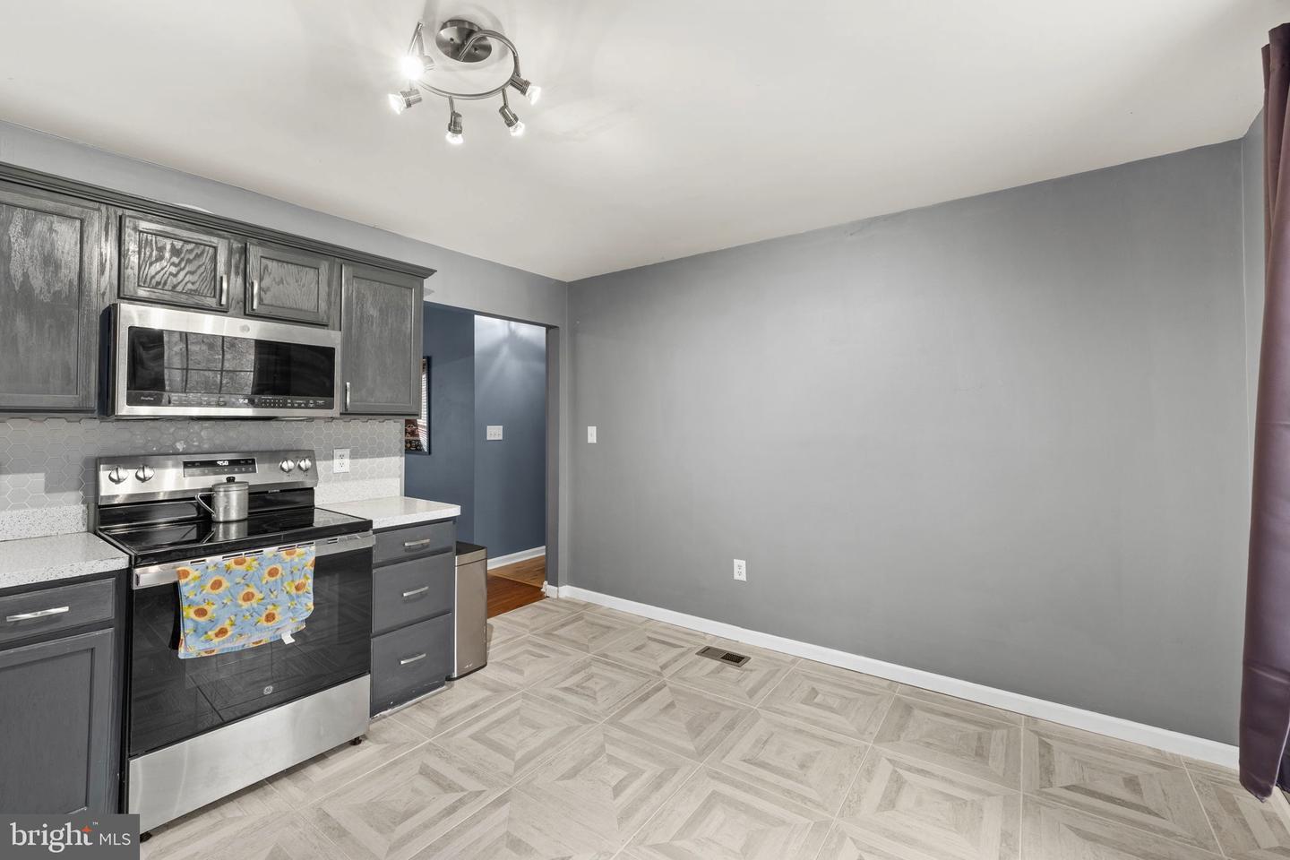 565 WELSH DR, RUTHER GLEN, Virginia 22546, 3 Bedrooms Bedrooms, 5 Rooms Rooms,2 BathroomsBathrooms,Residential,For sale,565 WELSH DR,VACV2009150 MLS # VACV2009150