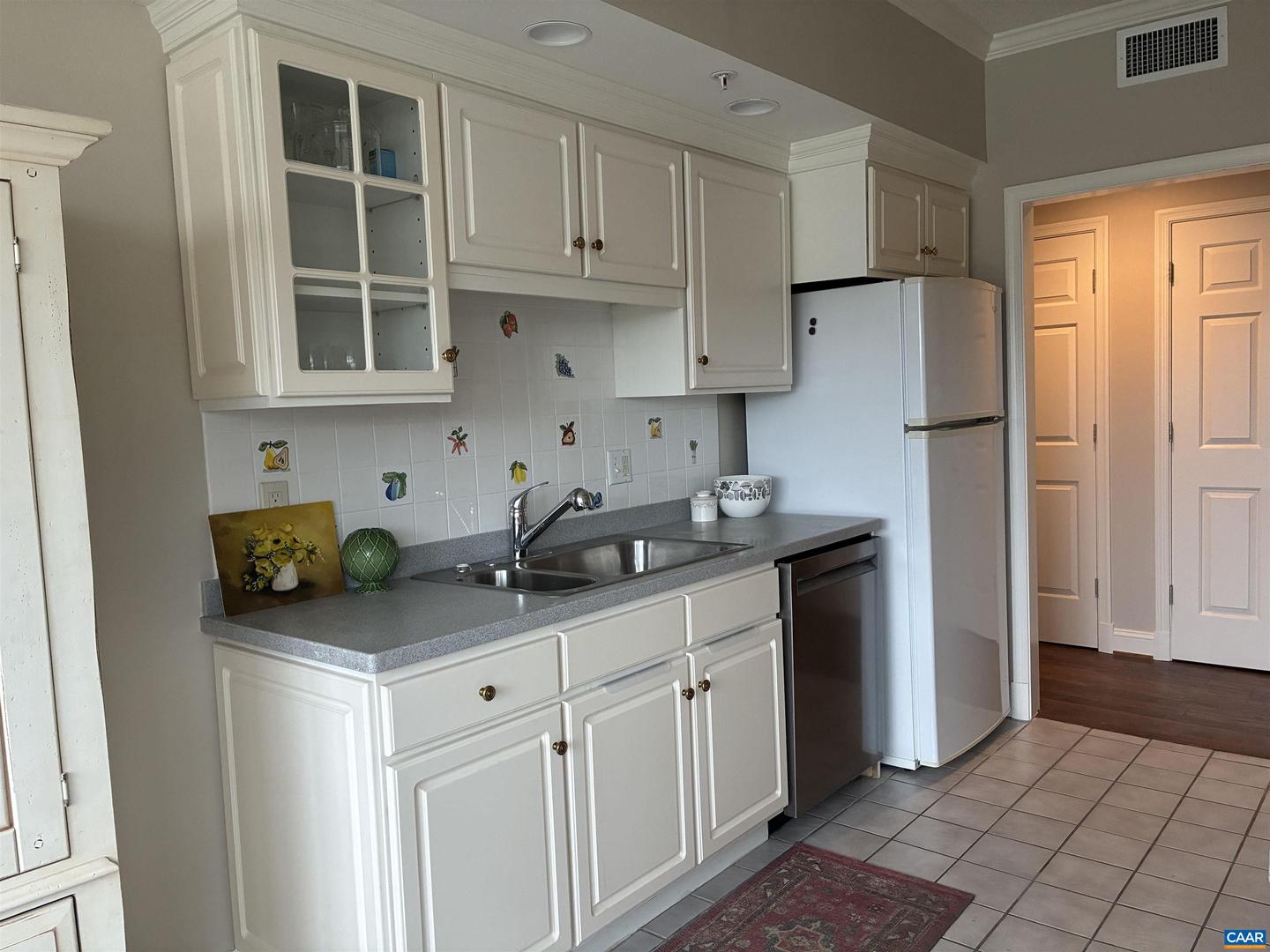 500 CRESTWOOD DR #2403, CHARLOTTESVILLE, Virginia 22903, 2 Bedrooms Bedrooms, ,2 BathroomsBathrooms,Residential,For sale,500 CRESTWOOD DR #2403,671355 MLS # 671355