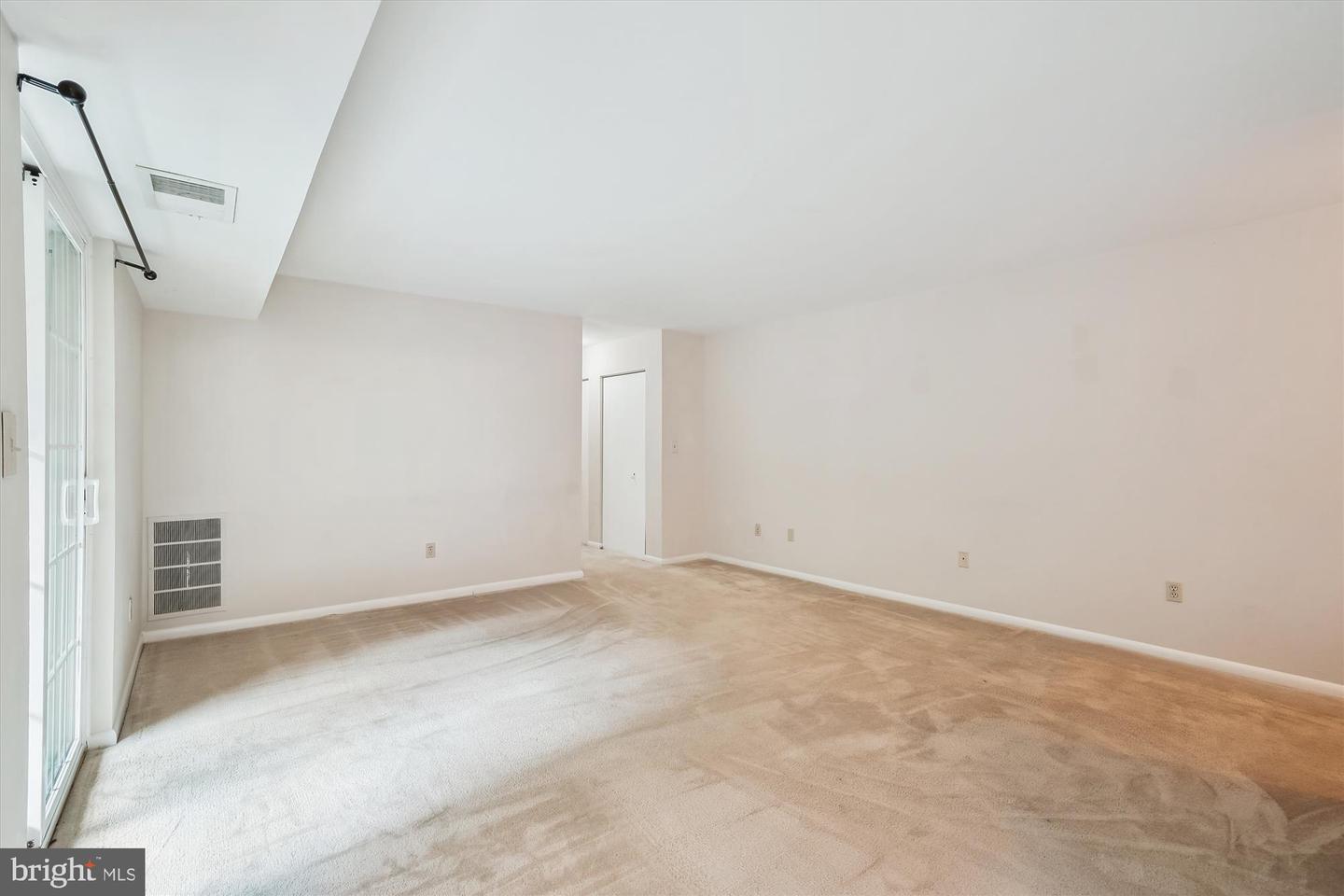 1541 COLONIAL DR #203, WOODBRIDGE, Virginia 22192, 1 Bedroom Bedrooms, ,1 BathroomBathrooms,Residential,For sale,1541 COLONIAL DR #203,VAPW2108102 MLS # VAPW2108102