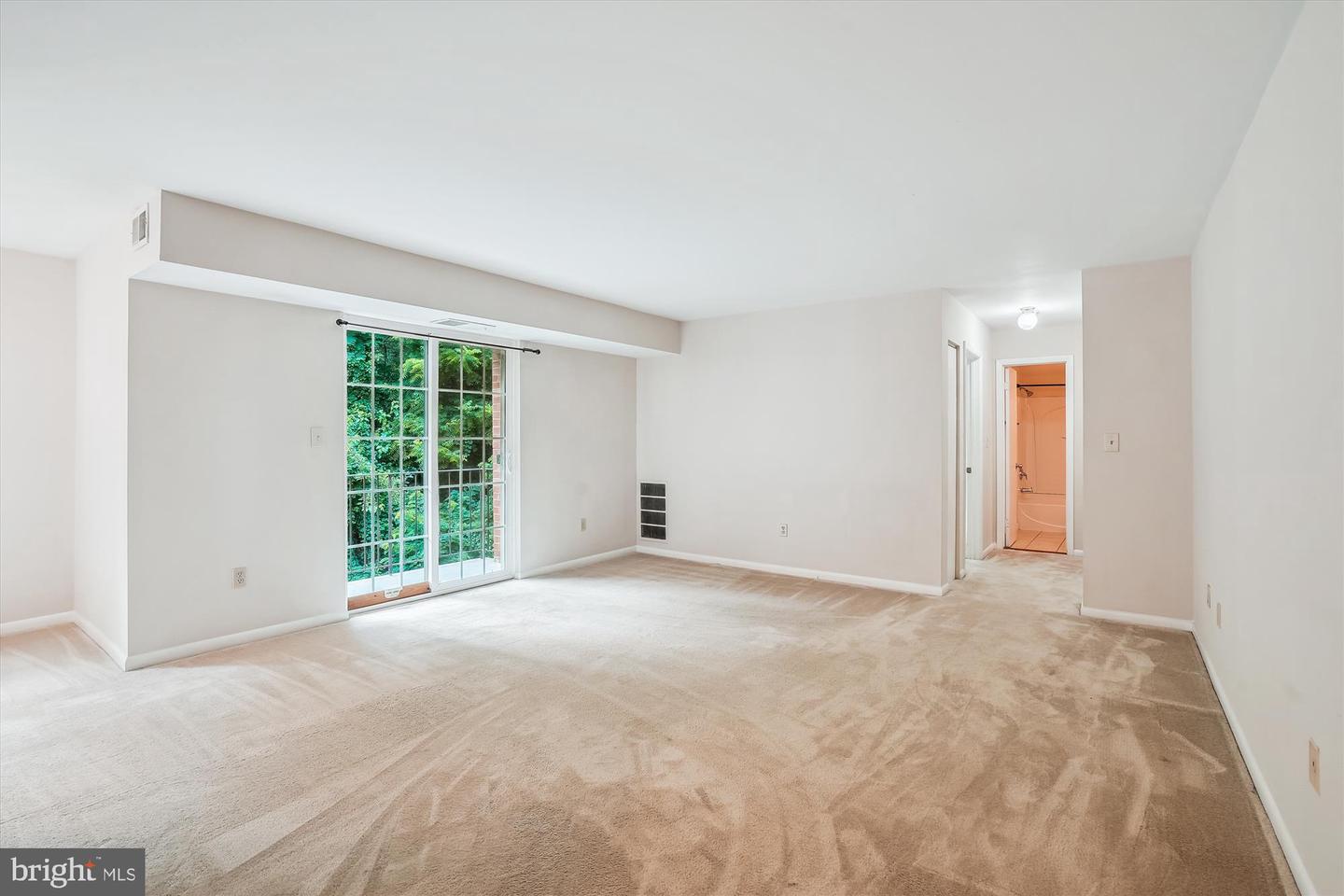 1541 COLONIAL DR #203, WOODBRIDGE, Virginia 22192, 1 Bedroom Bedrooms, ,1 BathroomBathrooms,Residential,For sale,1541 COLONIAL DR #203,VAPW2108102 MLS # VAPW2108102