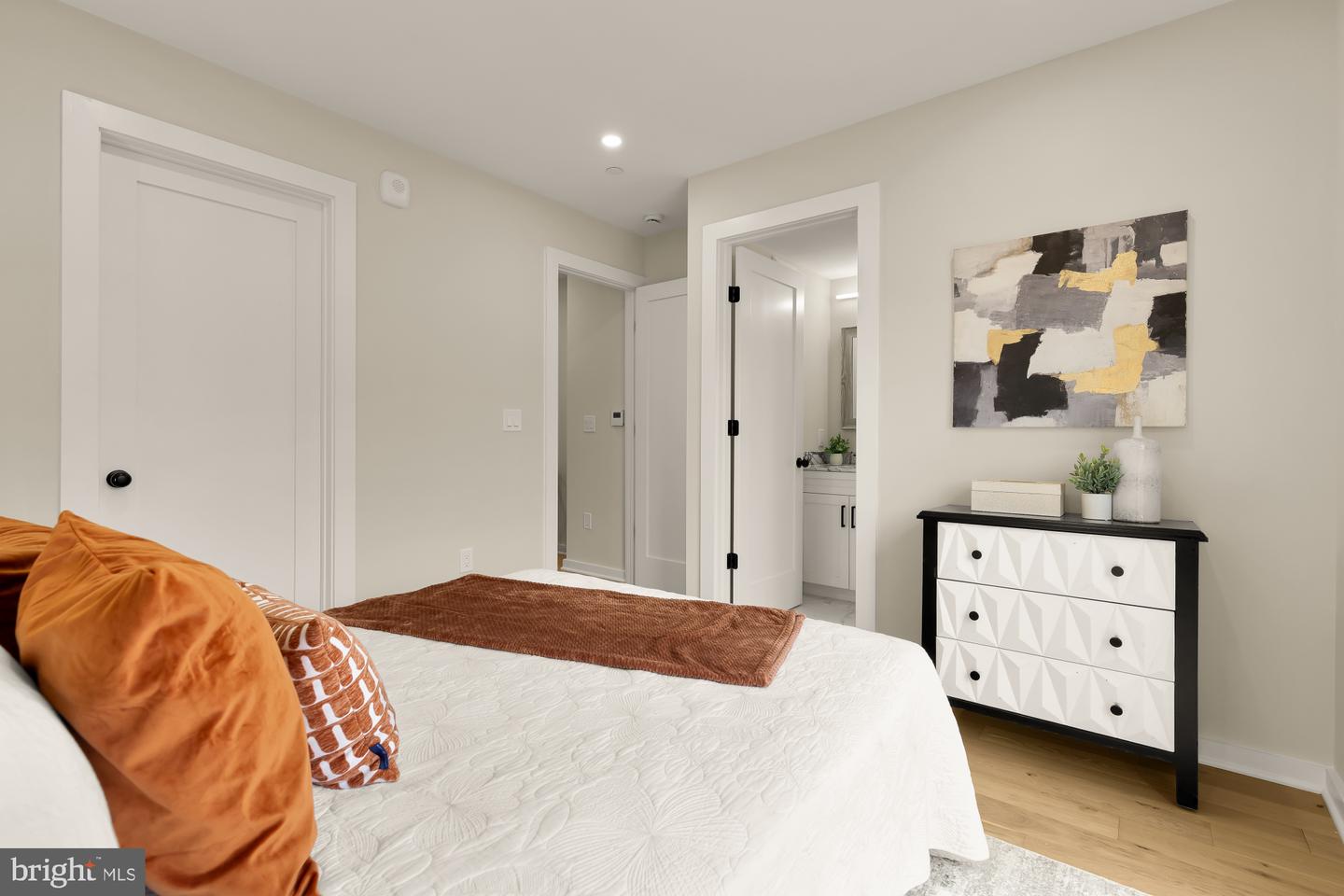 2606 41ST ST NW #FIVE, WASHINGTON, District Of Columbia 20007, 2 Bedrooms Bedrooms, ,2 BathroomsBathrooms,Residential,For sale,2606 41ST ST NW #FIVE,DCDC2232624 MLS # DCDC2232624