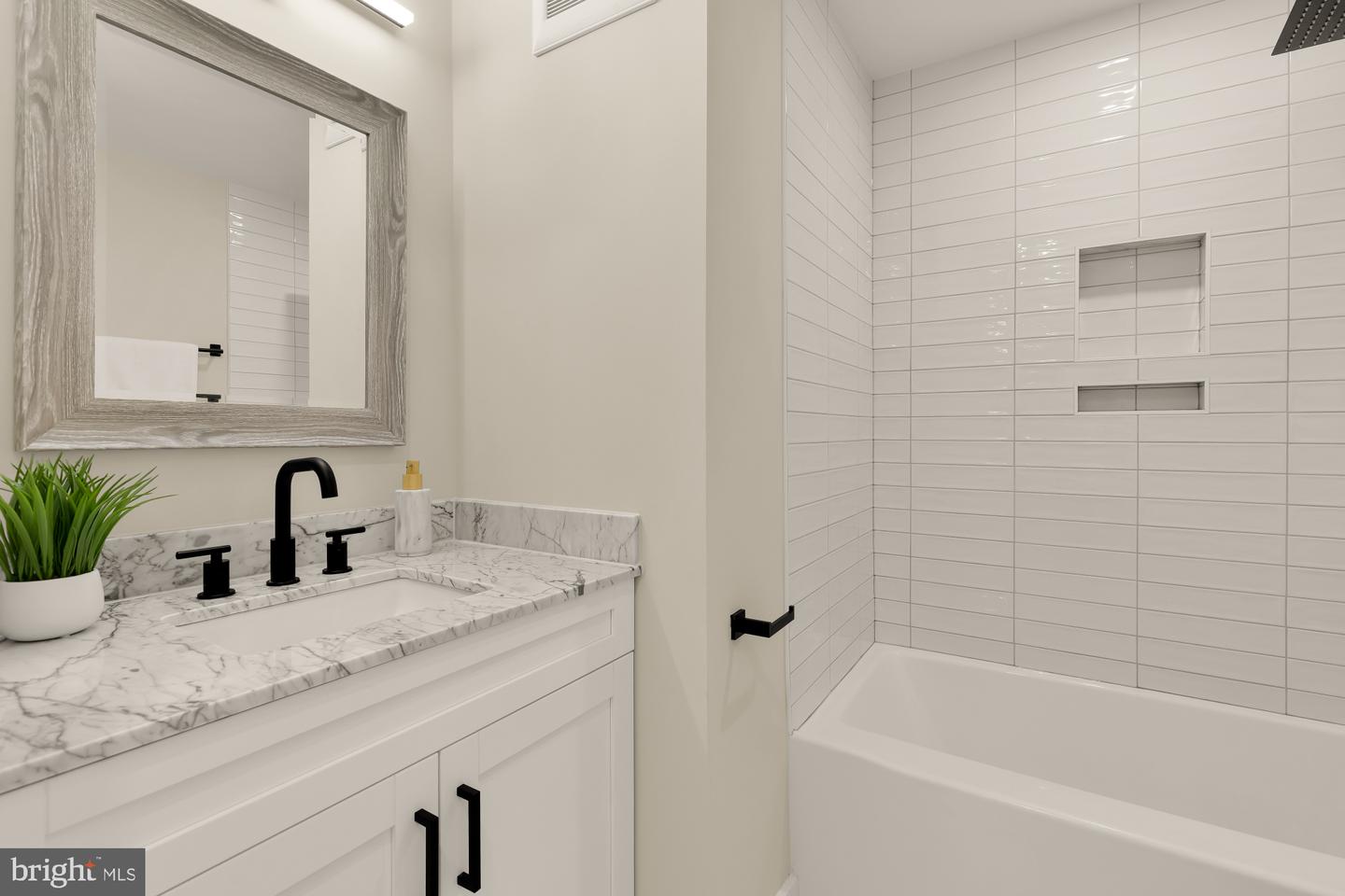 2606 41ST ST NW #FIVE, WASHINGTON, District Of Columbia 20007, 2 Bedrooms Bedrooms, ,2 BathroomsBathrooms,Residential,For sale,2606 41ST ST NW #FIVE,DCDC2232624 MLS # DCDC2232624