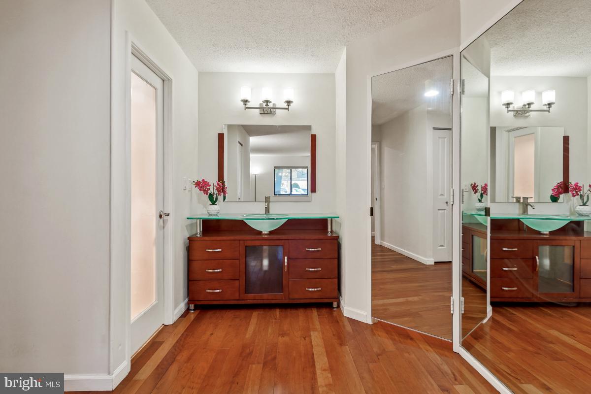 5904 MOUNT EAGLE DR #105, ALEXANDRIA, Virginia 22303, 2 Bedrooms Bedrooms, 8 Rooms Rooms,2 BathroomsBathrooms,Residential,For sale,5904 MOUNT EAGLE DR #105,VAFX2280010 MLS # VAFX2280010 5904 MOUNT EAGLE DR #105, ALEXANDRIA, Virginia 22303, 2 Bedrooms Bedrooms, 8 Rooms Rooms,2 BathroomsBathrooms,Residential,For sale,5904 MOUNT EAGLE DR #105,VAFX2280010 MLS # VAFX2280010