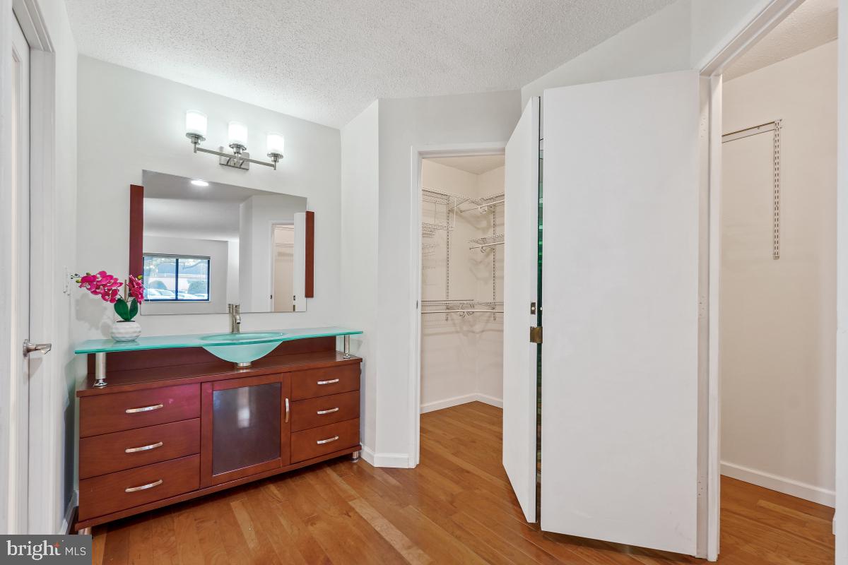 5904 MOUNT EAGLE DR #105, ALEXANDRIA, Virginia 22303, 2 Bedrooms Bedrooms, 8 Rooms Rooms,2 BathroomsBathrooms,Residential,For sale,5904 MOUNT EAGLE DR #105,VAFX2280010 MLS # VAFX2280010 5904 MOUNT EAGLE DR #105, ALEXANDRIA, Virginia 22303, 2 Bedrooms Bedrooms, 8 Rooms Rooms,2 BathroomsBathrooms,Residential,For sale,5904 MOUNT EAGLE DR #105,VAFX2280010 MLS # VAFX2280010