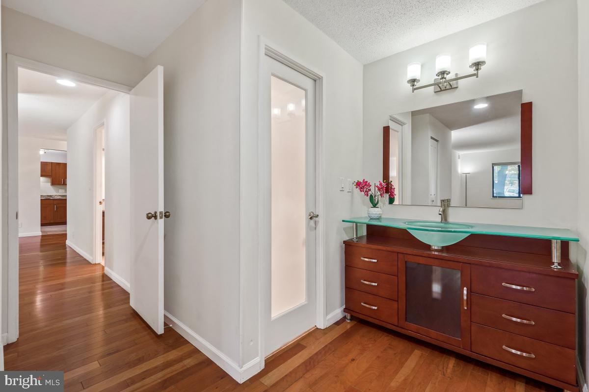 5904 MOUNT EAGLE DR #105, ALEXANDRIA, Virginia 22303, 2 Bedrooms Bedrooms, 8 Rooms Rooms,2 BathroomsBathrooms,Residential,For sale,5904 MOUNT EAGLE DR #105,VAFX2280010 MLS # VAFX2280010 5904 MOUNT EAGLE DR #105, ALEXANDRIA, Virginia 22303, 2 Bedrooms Bedrooms, 8 Rooms Rooms,2 BathroomsBathrooms,Residential,For sale,5904 MOUNT EAGLE DR #105,VAFX2280010 MLS # VAFX2280010