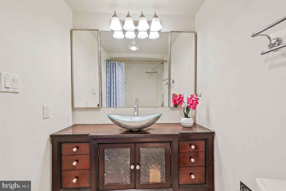 5904 MOUNT EAGLE DR #105, ALEXANDRIA, Virginia 22303, 2 Bedrooms Bedrooms, 8 Rooms Rooms,2 BathroomsBathrooms,Residential,For sale,5904 MOUNT EAGLE DR #105,VAFX2280010 MLS # VAFX2280010 5904 MOUNT EAGLE DR #105, ALEXANDRIA, Virginia 22303, 2 Bedrooms Bedrooms, 8 Rooms Rooms,2 BathroomsBathrooms,Residential,For sale,5904 MOUNT EAGLE DR #105,VAFX2280010 MLS # VAFX2280010