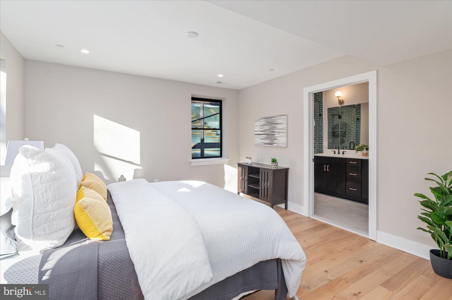 5445 33RD ST NW, WASHINGTON, District Of Columbia 20015, 6 Bedrooms Bedrooms, ,6 BathroomsBathrooms,Residential,For sale,5445 33RD ST NW,DCDC2232630 MLS # DCDC2232630 5445 33RD ST NW, WASHINGTON, District Of Columbia 20015, 6 Bedrooms Bedrooms, ,6 BathroomsBathrooms,Residential,For sale,5445 33RD ST NW,DCDC2232630 MLS # DCDC2232630