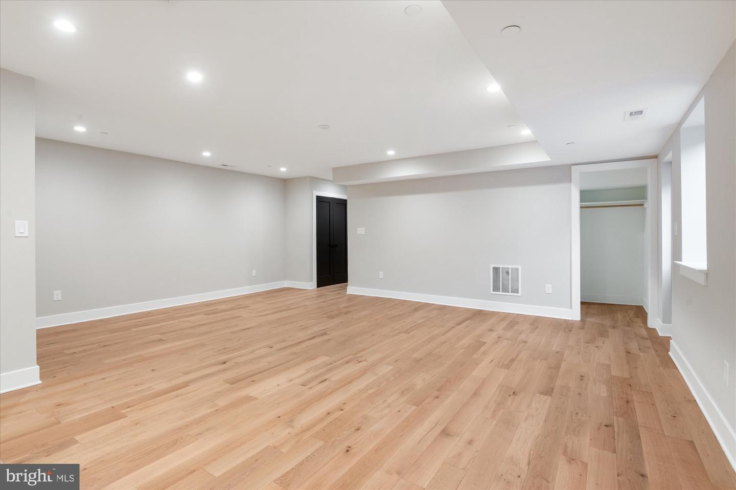 5445 33RD ST NW, WASHINGTON, District Of Columbia 20015, 6 Bedrooms Bedrooms, ,6 BathroomsBathrooms,Residential,For sale,5445 33RD ST NW,DCDC2232630 MLS # DCDC2232630 5445 33RD ST NW, WASHINGTON, District Of Columbia 20015, 6 Bedrooms Bedrooms, ,6 BathroomsBathrooms,Residential,For sale,5445 33RD ST NW,DCDC2232630 MLS # DCDC2232630