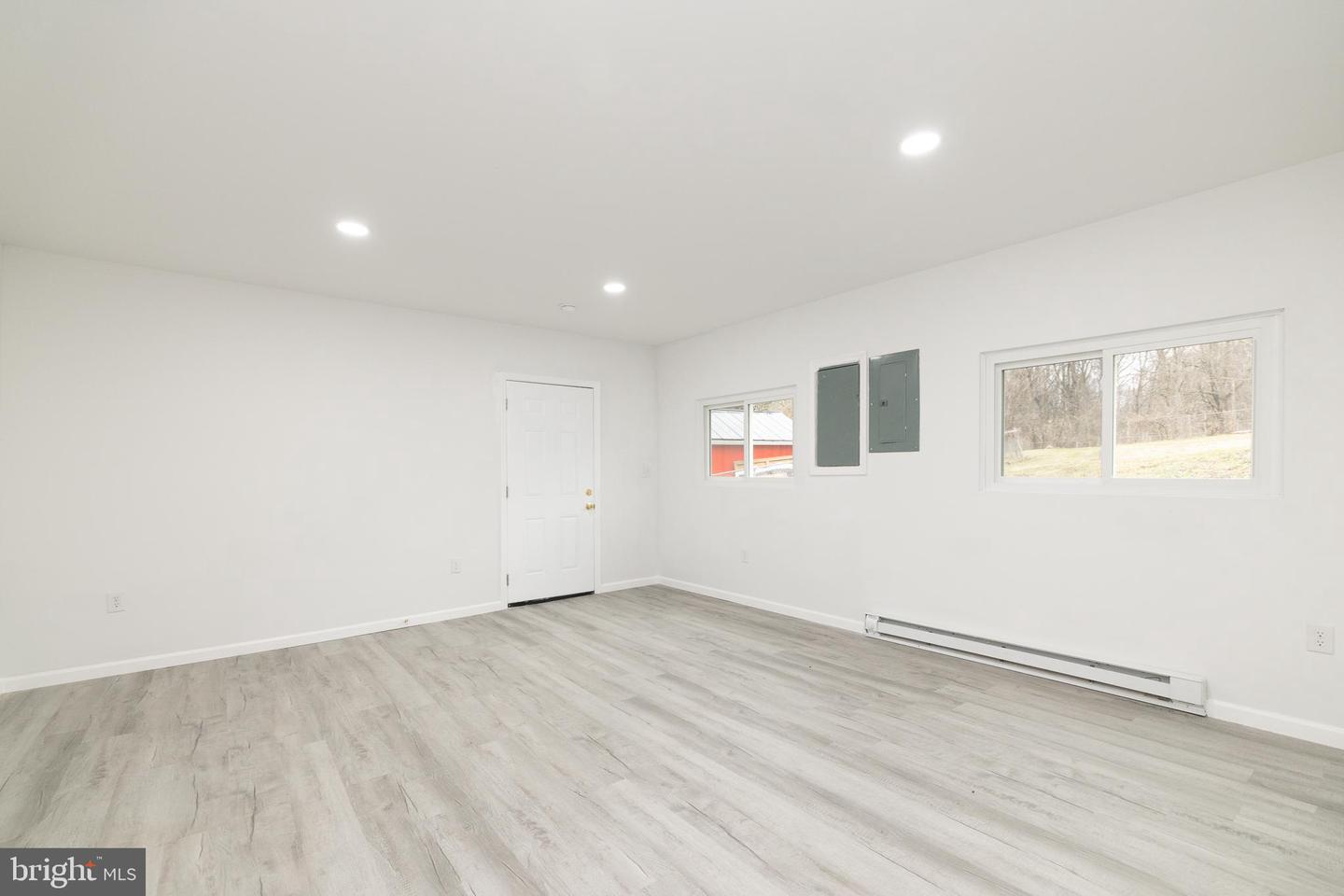 6731 MIDDLE RD, MIDDLETOWN, Virginia 22645, 3 Bedrooms Bedrooms, ,2 BathroomsBathrooms,Residential,For sale,6731 MIDDLE RD,VAFV2037978 MLS # VAFV2037978