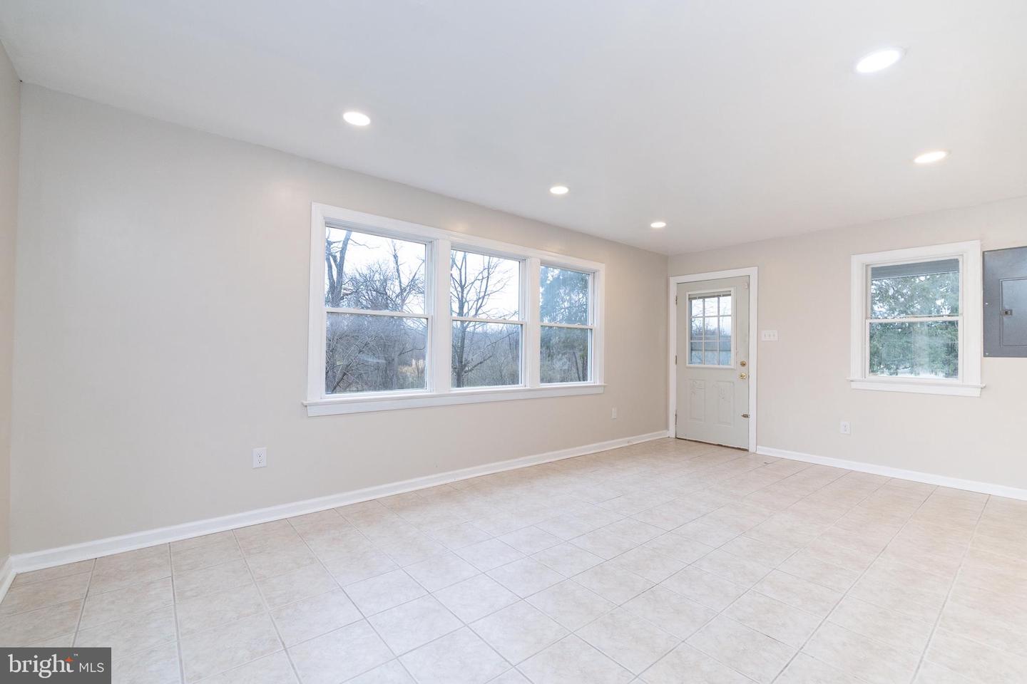 6731 MIDDLE RD, MIDDLETOWN, Virginia 22645, 3 Bedrooms Bedrooms, ,2 BathroomsBathrooms,Residential,For sale,6731 MIDDLE RD,VAFV2037978 MLS # VAFV2037978