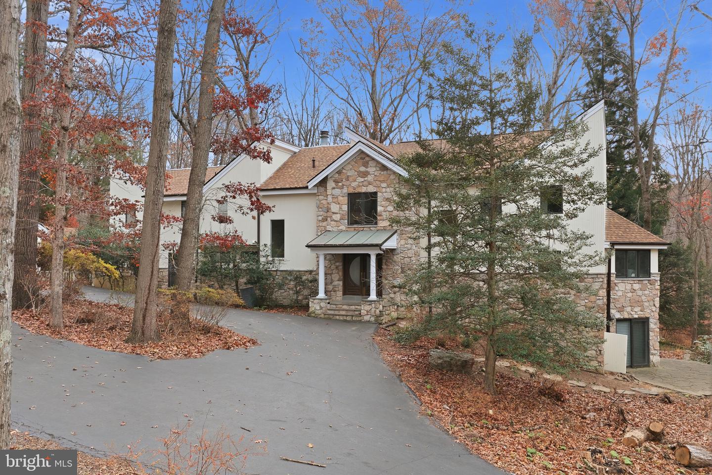 10701 SYCAMORE SPRINGS LN, GREAT FALLS, Virginia 22066, 6 Bedrooms Bedrooms, ,4 BathroomsBathrooms,Residential,For sale,10701 SYCAMORE SPRINGS LN,VAFX2279598 MLS # VAFX2279598