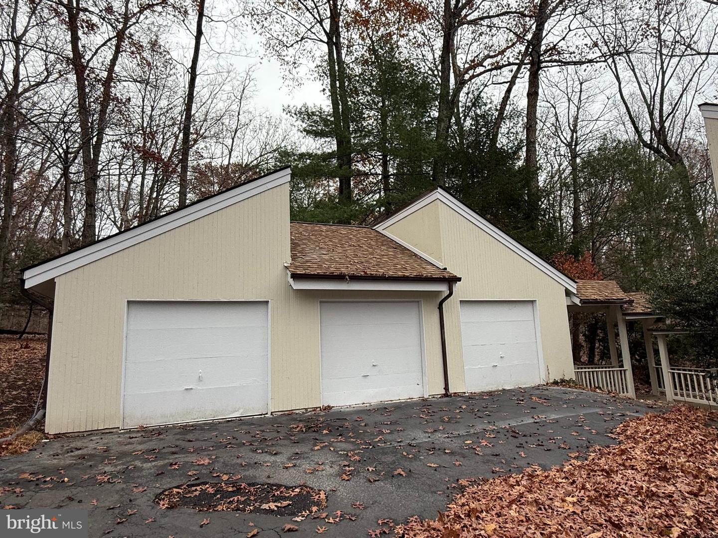 10701 SYCAMORE SPRINGS LN, GREAT FALLS, Virginia 22066, 6 Bedrooms Bedrooms, ,4 BathroomsBathrooms,Residential,For sale,10701 SYCAMORE SPRINGS LN,VAFX2279598 MLS # VAFX2279598