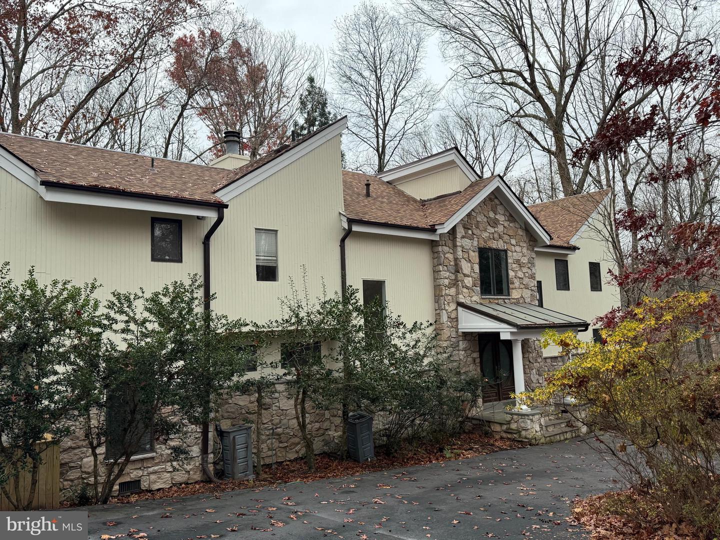 10701 SYCAMORE SPRINGS LN, GREAT FALLS, Virginia 22066, 6 Bedrooms Bedrooms, ,4 BathroomsBathrooms,Residential,For sale,10701 SYCAMORE SPRINGS LN,VAFX2279598 MLS # VAFX2279598