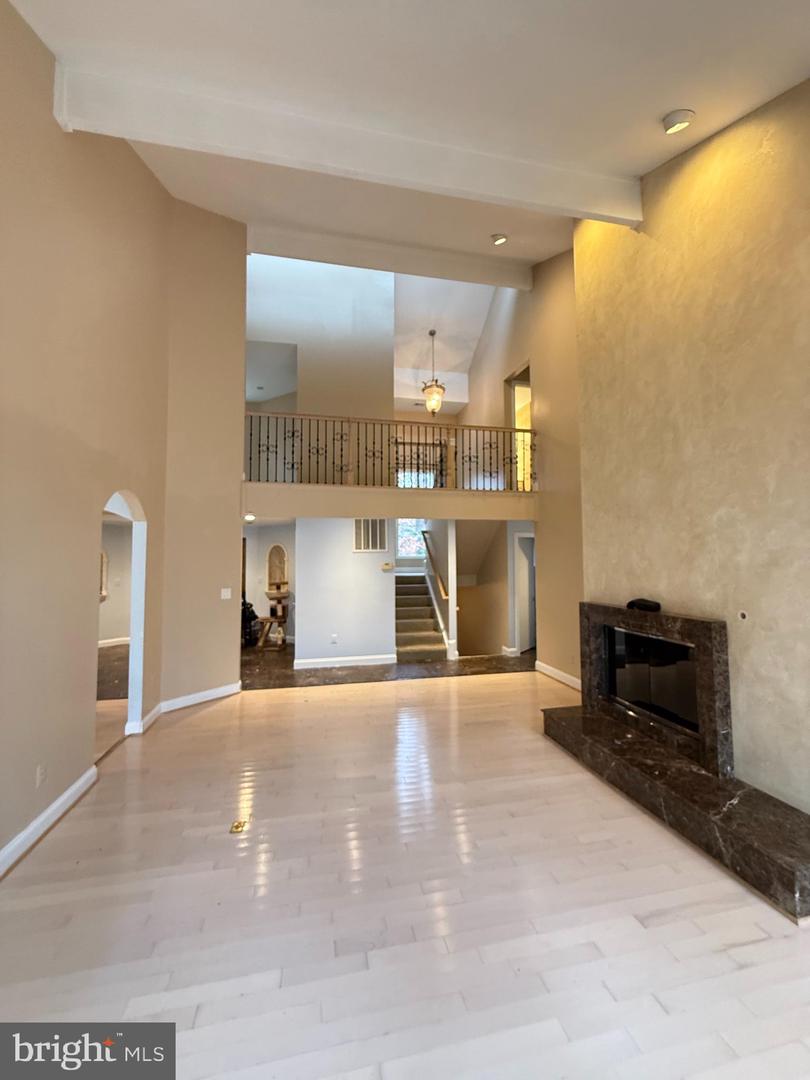 10701 SYCAMORE SPRINGS LN, GREAT FALLS, Virginia 22066, 6 Bedrooms Bedrooms, ,4 BathroomsBathrooms,Residential,For sale,10701 SYCAMORE SPRINGS LN,VAFX2279598 MLS # VAFX2279598