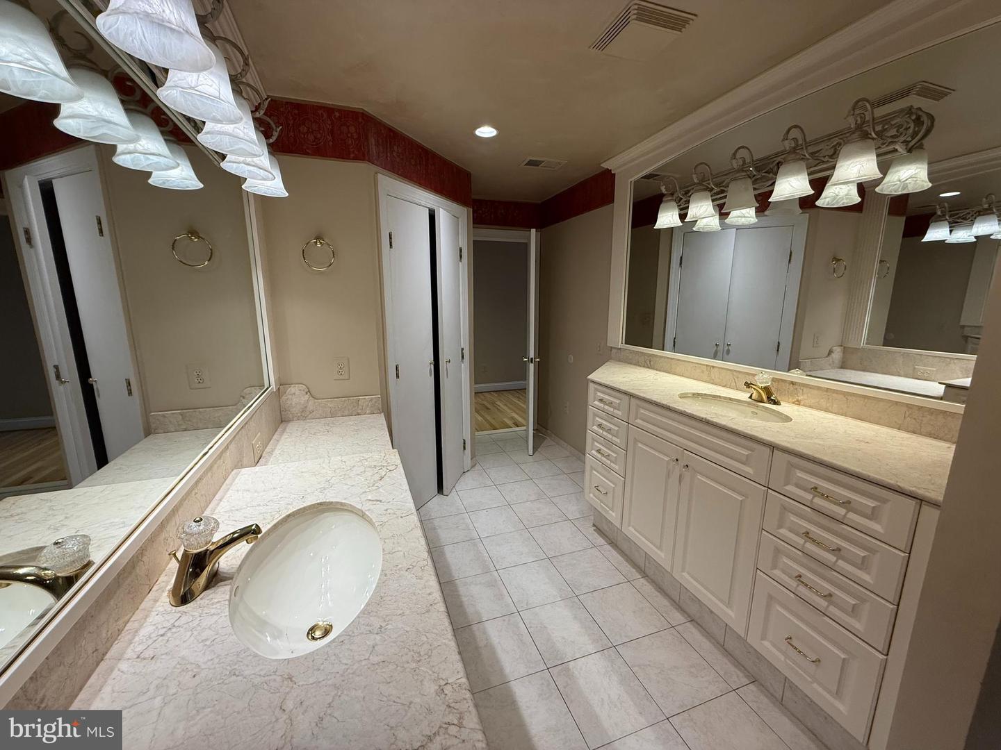 10701 SYCAMORE SPRINGS LN, GREAT FALLS, Virginia 22066, 6 Bedrooms Bedrooms, ,4 BathroomsBathrooms,Residential,For sale,10701 SYCAMORE SPRINGS LN,VAFX2279598 MLS # VAFX2279598