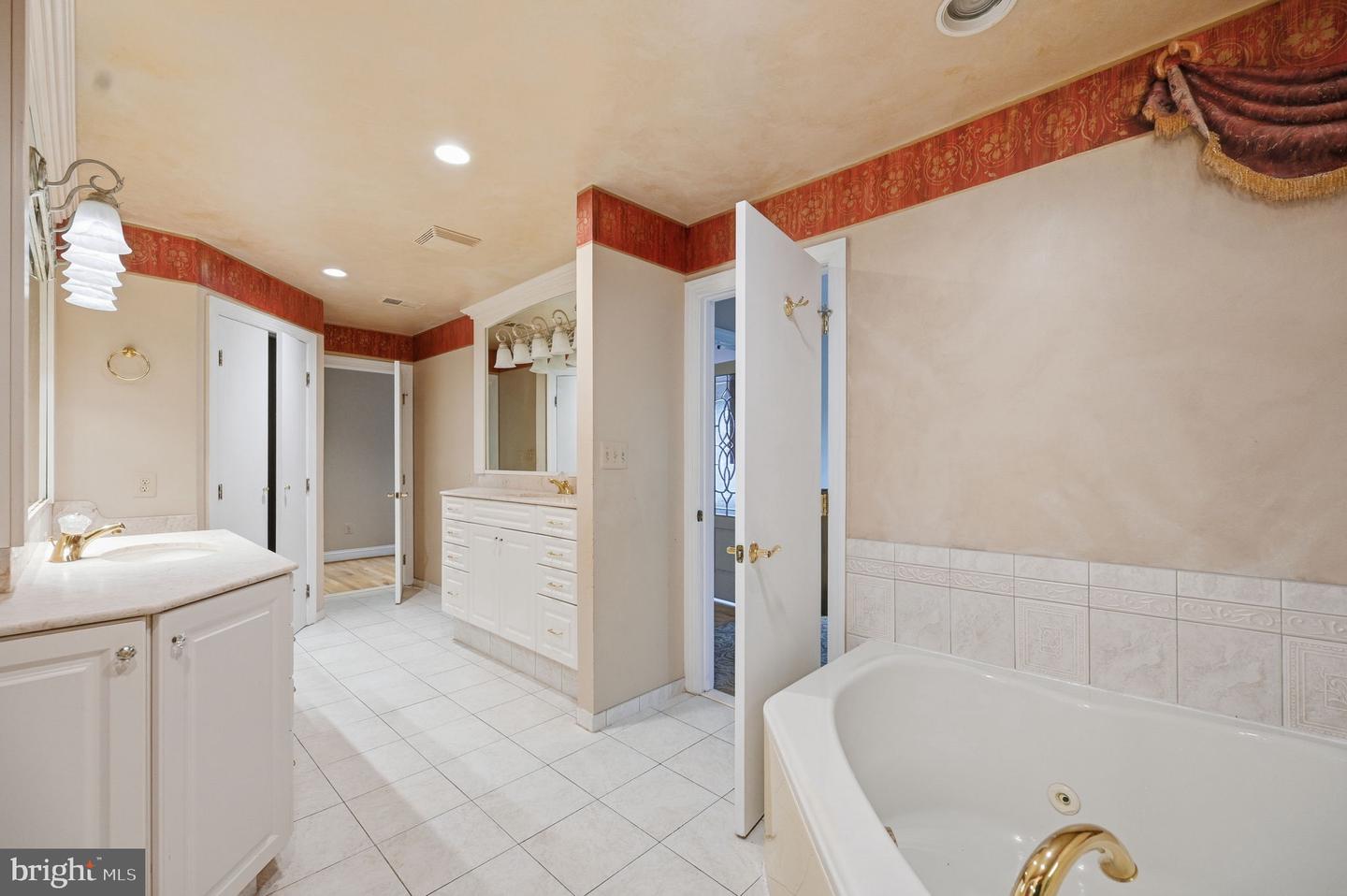 10701 SYCAMORE SPRINGS LN, GREAT FALLS, Virginia 22066, 6 Bedrooms Bedrooms, ,4 BathroomsBathrooms,Residential,For sale,10701 SYCAMORE SPRINGS LN,VAFX2279598 MLS # VAFX2279598