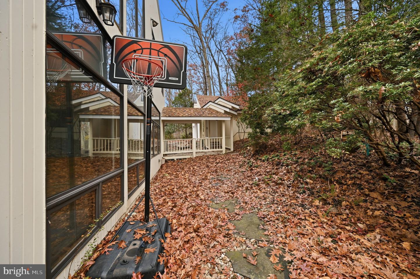 10701 SYCAMORE SPRINGS LN, GREAT FALLS, Virginia 22066, 6 Bedrooms Bedrooms, ,4 BathroomsBathrooms,Residential,For sale,10701 SYCAMORE SPRINGS LN,VAFX2279598 MLS # VAFX2279598