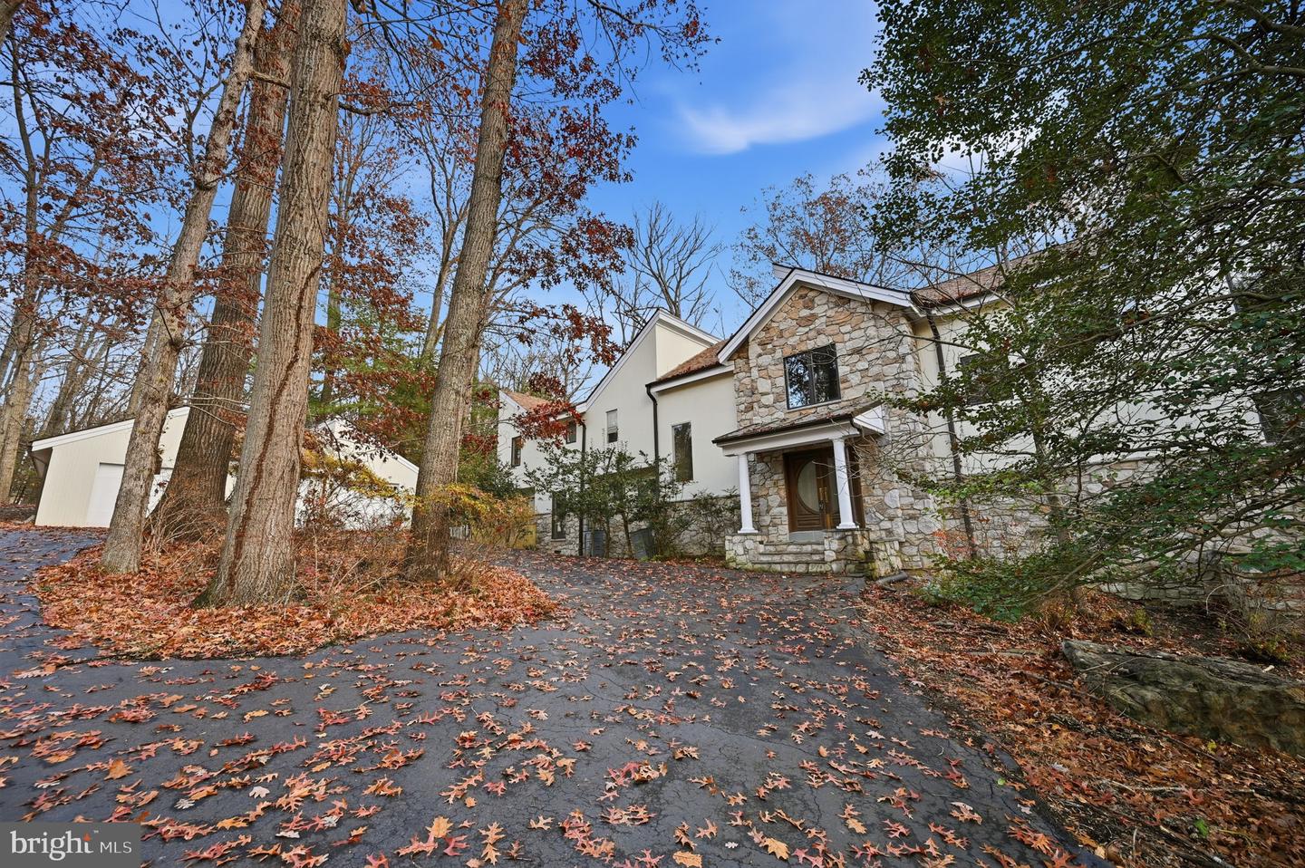 10701 SYCAMORE SPRINGS LN, GREAT FALLS, Virginia 22066, 6 Bedrooms Bedrooms, ,4 BathroomsBathrooms,Residential,For sale,10701 SYCAMORE SPRINGS LN,VAFX2279598 MLS # VAFX2279598