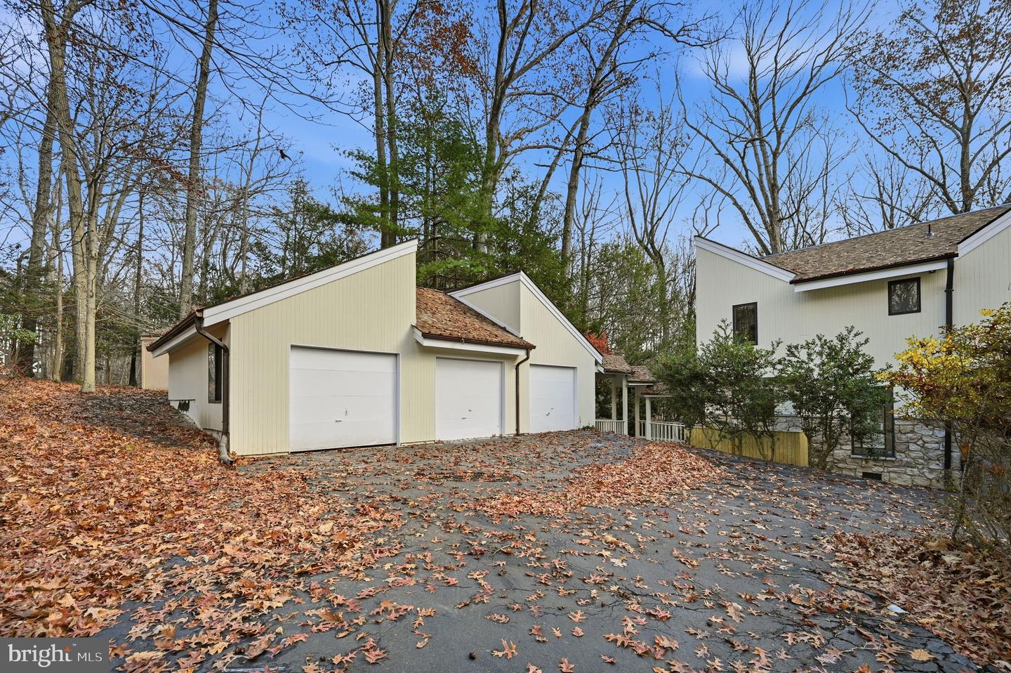 10701 SYCAMORE SPRINGS LN, GREAT FALLS, Virginia 22066, 6 Bedrooms Bedrooms, ,4 BathroomsBathrooms,Residential,For sale,10701 SYCAMORE SPRINGS LN,VAFX2279598 MLS # VAFX2279598