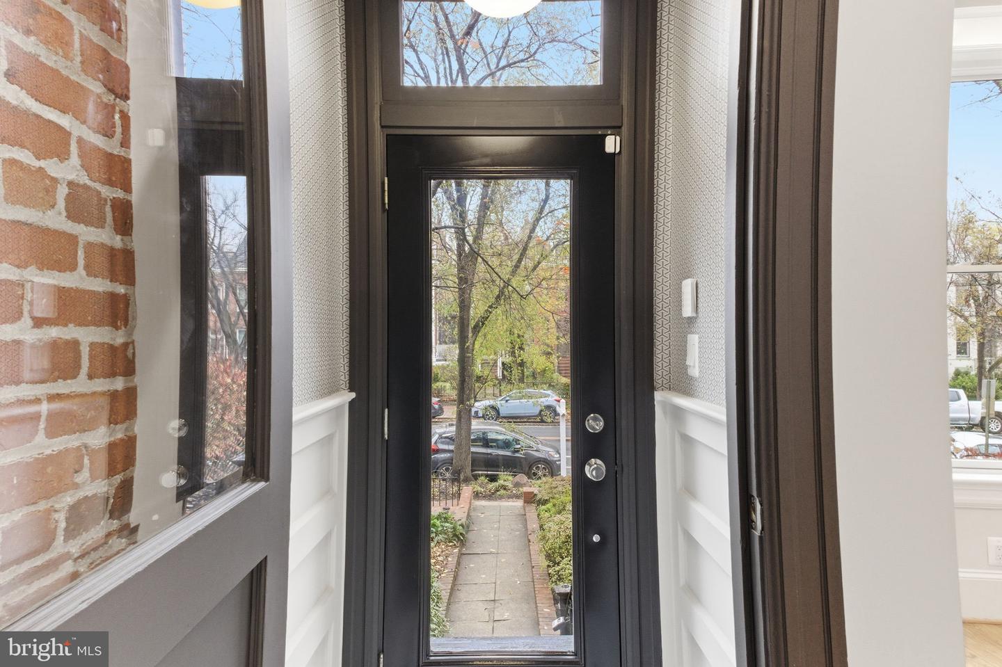 1319 EAST CAPITOL ST SE, WASHINGTON, District Of Columbia 20003, 4 Bedrooms Bedrooms, ,3 BathroomsBathrooms,Residential,For sale,1319 EAST CAPITOL ST SE,DCDC2232466 MLS # DCDC2232466