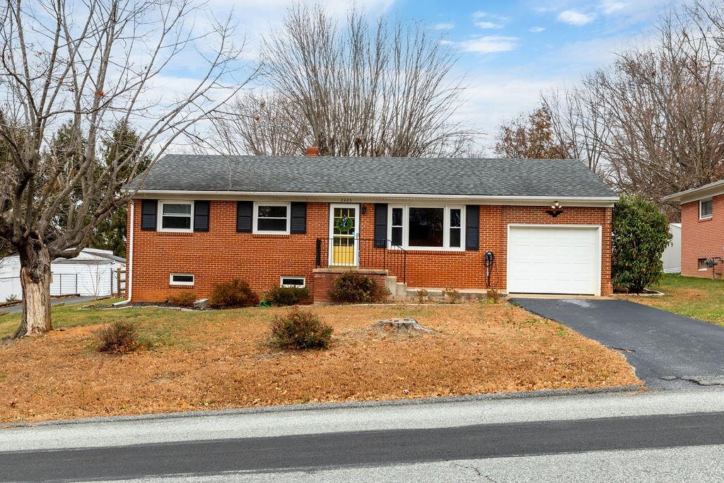 2405 FIFTH ST, STAUNTON, Virginia 24401, 3 Bedrooms Bedrooms, ,1 BathroomBathrooms,Residential,2405 FIFTH ST,671361 MLS # 671361 2405 FIFTH ST, STAUNTON, Virginia 24401, 3 Bedrooms Bedrooms, ,1 BathroomBathrooms,Residential,2405 FIFTH ST,671361 MLS # 671361