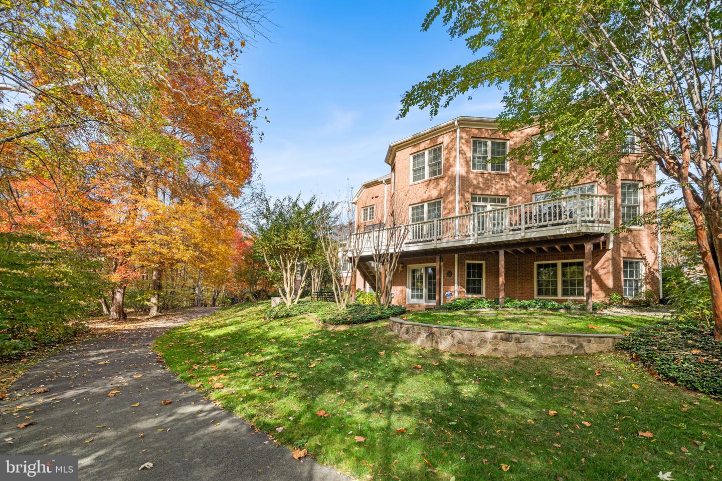 10121 RATCLIFFE MANOR DR, FAIRFAX, Virginia 22030, 6 Bedrooms Bedrooms, ,5 BathroomsBathrooms,Residential,For sale,10121 RATCLIFFE MANOR DR,VAFC2007372 MLS # VAFC2007372