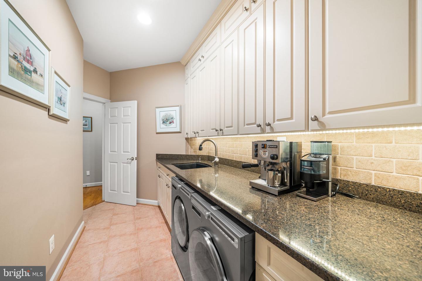 10121 RATCLIFFE MANOR DR, FAIRFAX, Virginia 22030, 6 Bedrooms Bedrooms, ,5 BathroomsBathrooms,Residential,For sale,10121 RATCLIFFE MANOR DR,VAFC2007372 MLS # VAFC2007372