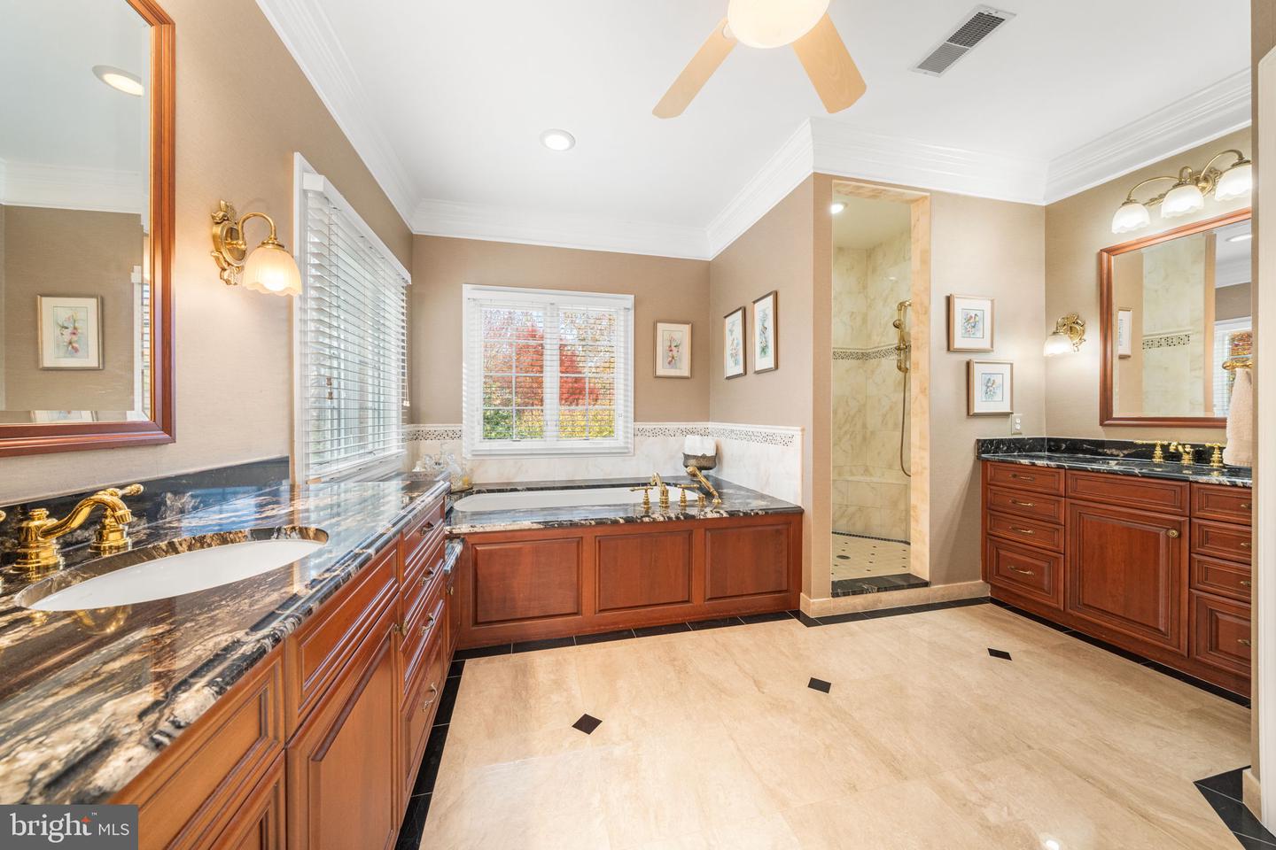 10121 RATCLIFFE MANOR DR, FAIRFAX, Virginia 22030, 6 Bedrooms Bedrooms, ,5 BathroomsBathrooms,Residential,For sale,10121 RATCLIFFE MANOR DR,VAFC2007372 MLS # VAFC2007372