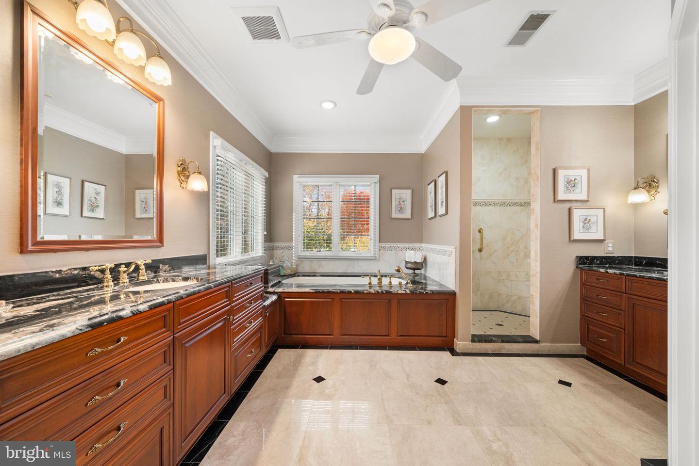 10121 RATCLIFFE MANOR DR, FAIRFAX, Virginia 22030, 6 Bedrooms Bedrooms, ,5 BathroomsBathrooms,Residential,For sale,10121 RATCLIFFE MANOR DR,VAFC2007372 MLS # VAFC2007372