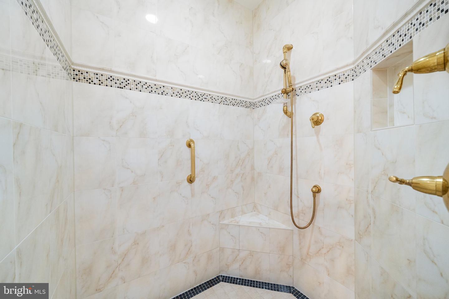 10121 RATCLIFFE MANOR DR, FAIRFAX, Virginia 22030, 6 Bedrooms Bedrooms, ,5 BathroomsBathrooms,Residential,For sale,10121 RATCLIFFE MANOR DR,VAFC2007372 MLS # VAFC2007372