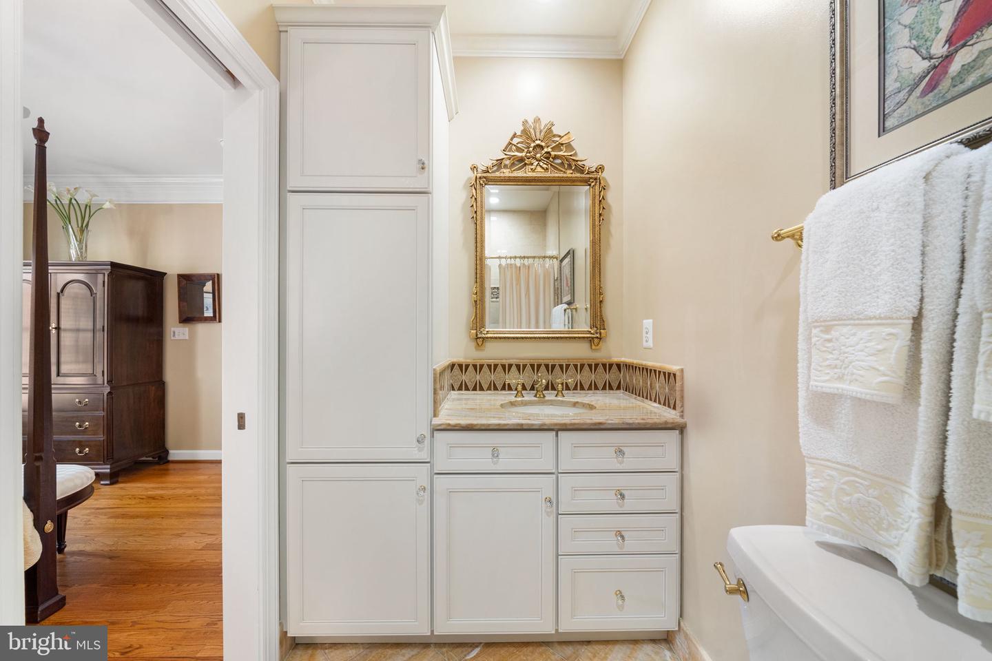 10121 RATCLIFFE MANOR DR, FAIRFAX, Virginia 22030, 6 Bedrooms Bedrooms, ,5 BathroomsBathrooms,Residential,For sale,10121 RATCLIFFE MANOR DR,VAFC2007372 MLS # VAFC2007372