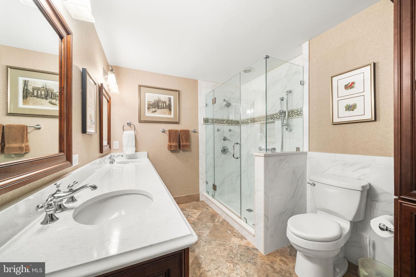 10121 RATCLIFFE MANOR DR, FAIRFAX, Virginia 22030, 6 Bedrooms Bedrooms, ,5 BathroomsBathrooms,Residential,For sale,10121 RATCLIFFE MANOR DR,VAFC2007372 MLS # VAFC2007372