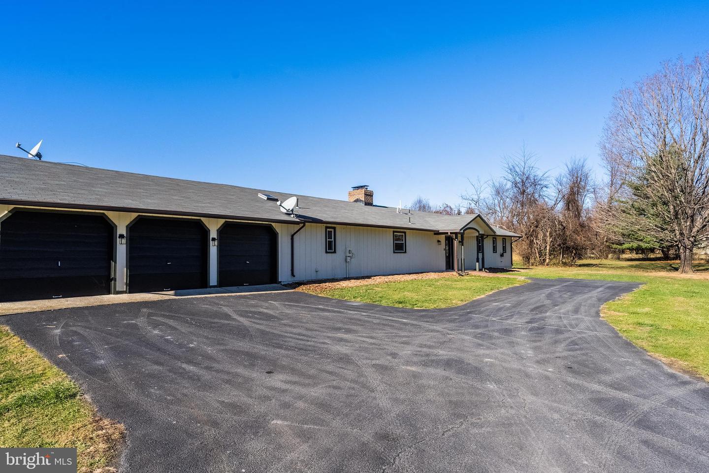 33900 AUSTIN GROVE RD, BLUEMONT, Virginia 20135, 3 Bedrooms Bedrooms, 7 Rooms Rooms,2 BathroomsBathrooms,Residential,For sale,33900 AUSTIN GROVE RD,VALO2111036 MLS # VALO2111036 33900 AUSTIN GROVE RD, BLUEMONT, Virginia 20135, 3 Bedrooms Bedrooms, 7 Rooms Rooms,2 BathroomsBathrooms,Residential,For sale,33900 AUSTIN GROVE RD,VALO2111036 MLS # VALO2111036