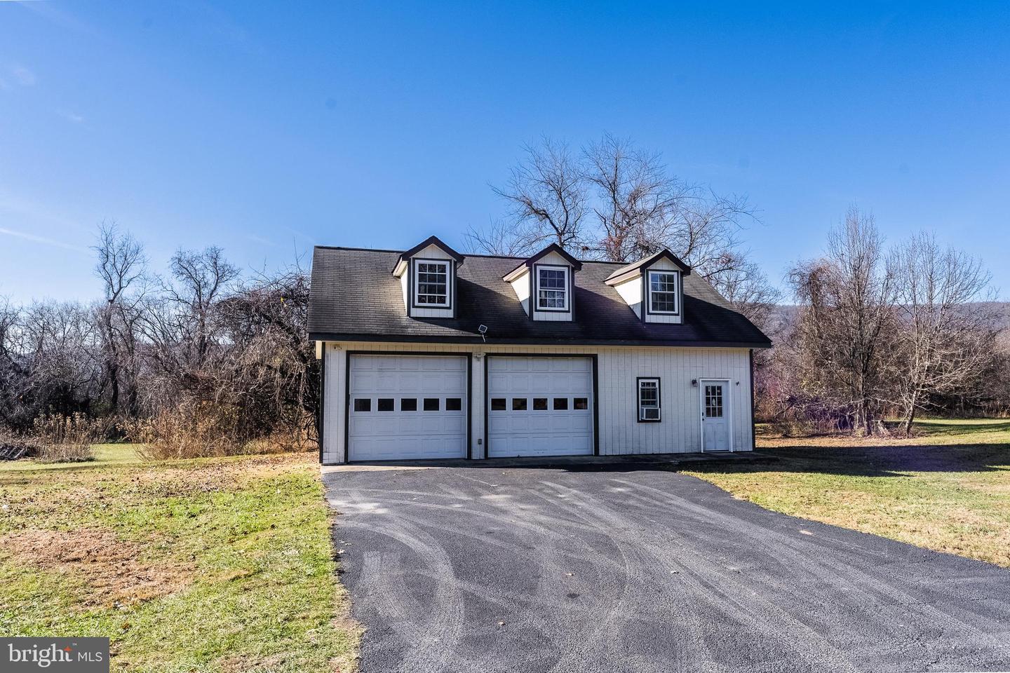 33900 AUSTIN GROVE RD, BLUEMONT, Virginia 20135, 3 Bedrooms Bedrooms, 7 Rooms Rooms,2 BathroomsBathrooms,Residential,For sale,33900 AUSTIN GROVE RD,VALO2111036 MLS # VALO2111036 33900 AUSTIN GROVE RD, BLUEMONT, Virginia 20135, 3 Bedrooms Bedrooms, 7 Rooms Rooms,2 BathroomsBathrooms,Residential,For sale,33900 AUSTIN GROVE RD,VALO2111036 MLS # VALO2111036