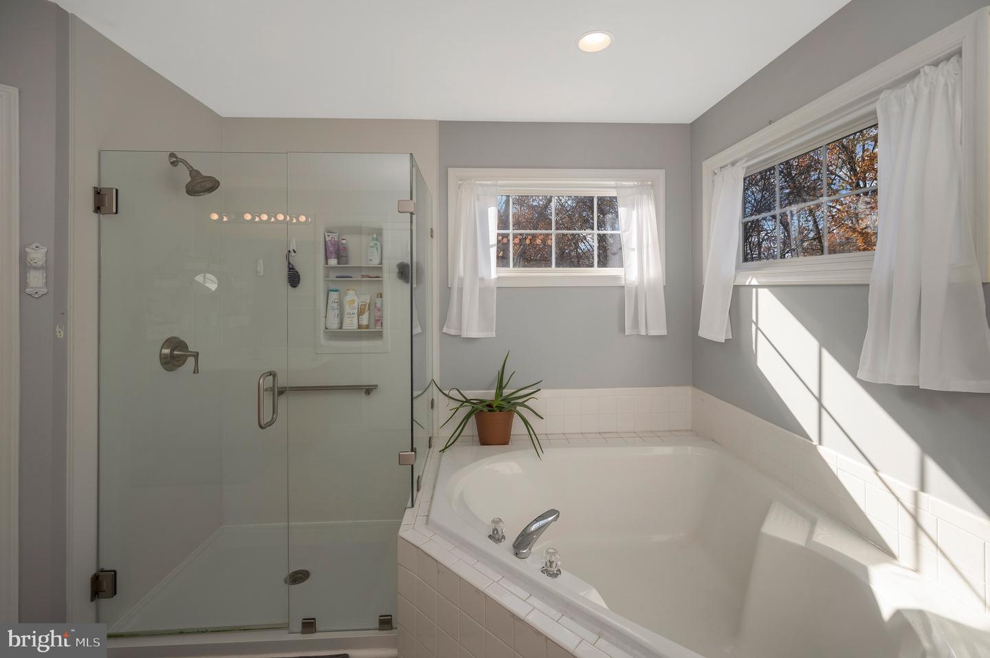 8 OAK CREST CT, FREDERICKSBURG, Virginia 22405, 5 Bedrooms Bedrooms, ,3 BathroomsBathrooms,Residential,For sale,8 OAK CREST CT,VAST2044224 MLS # VAST2044224