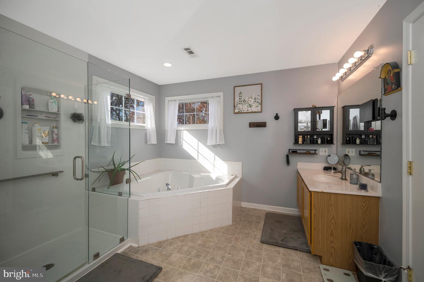 8 OAK CREST CT, FREDERICKSBURG, Virginia 22405, 5 Bedrooms Bedrooms, ,3 BathroomsBathrooms,Residential,For sale,8 OAK CREST CT,VAST2044224 MLS # VAST2044224