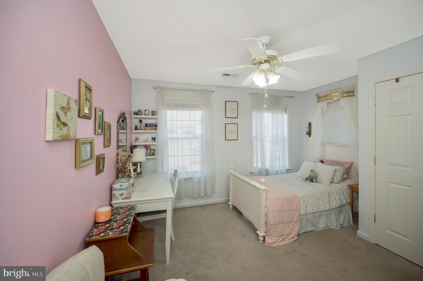 8 OAK CREST CT, FREDERICKSBURG, Virginia 22405, 5 Bedrooms Bedrooms, ,3 BathroomsBathrooms,Residential,For sale,8 OAK CREST CT,VAST2044224 MLS # VAST2044224