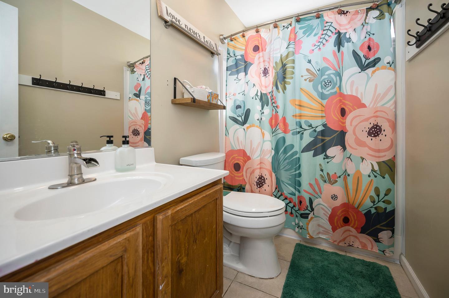 8 OAK CREST CT, FREDERICKSBURG, Virginia 22405, 5 Bedrooms Bedrooms, ,3 BathroomsBathrooms,Residential,For sale,8 OAK CREST CT,VAST2044224 MLS # VAST2044224