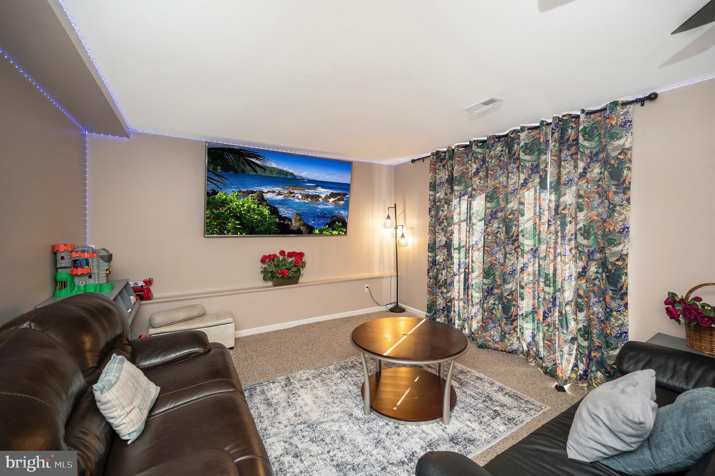 8 OAK CREST CT, FREDERICKSBURG, Virginia 22405, 5 Bedrooms Bedrooms, ,3 BathroomsBathrooms,Residential,For sale,8 OAK CREST CT,VAST2044224 MLS # VAST2044224