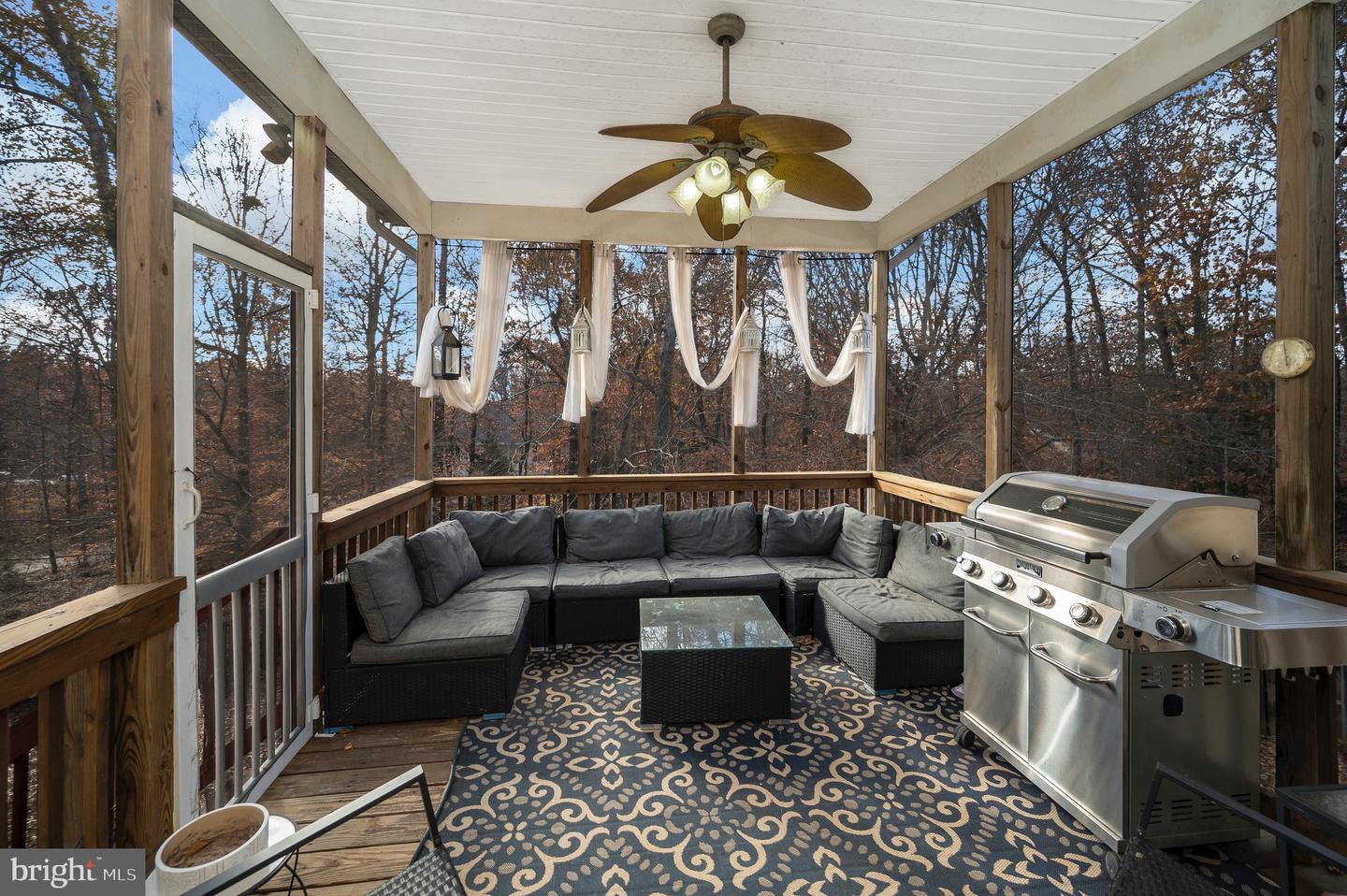 8 OAK CREST CT, FREDERICKSBURG, Virginia 22405, 5 Bedrooms Bedrooms, ,3 BathroomsBathrooms,Residential,For sale,8 OAK CREST CT,VAST2044224 MLS # VAST2044224