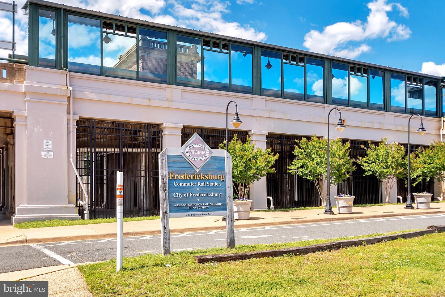 8 OAK CREST CT, FREDERICKSBURG, Virginia 22405, 5 Bedrooms Bedrooms, ,3 BathroomsBathrooms,Residential,For sale,8 OAK CREST CT,VAST2044224 MLS # VAST2044224