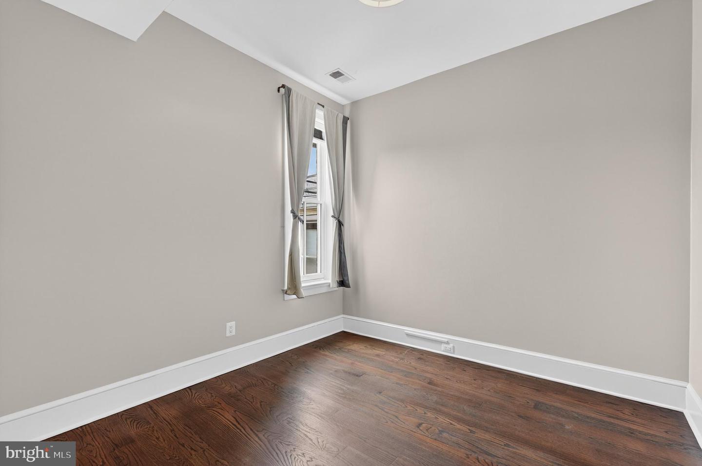 114 4TH ST NE, WASHINGTON, District Of Columbia 20002, 4 Bedrooms Bedrooms, ,3 BathroomsBathrooms,Residential,For sale,114 4TH ST NE,DCDC2232728 MLS # DCDC2232728